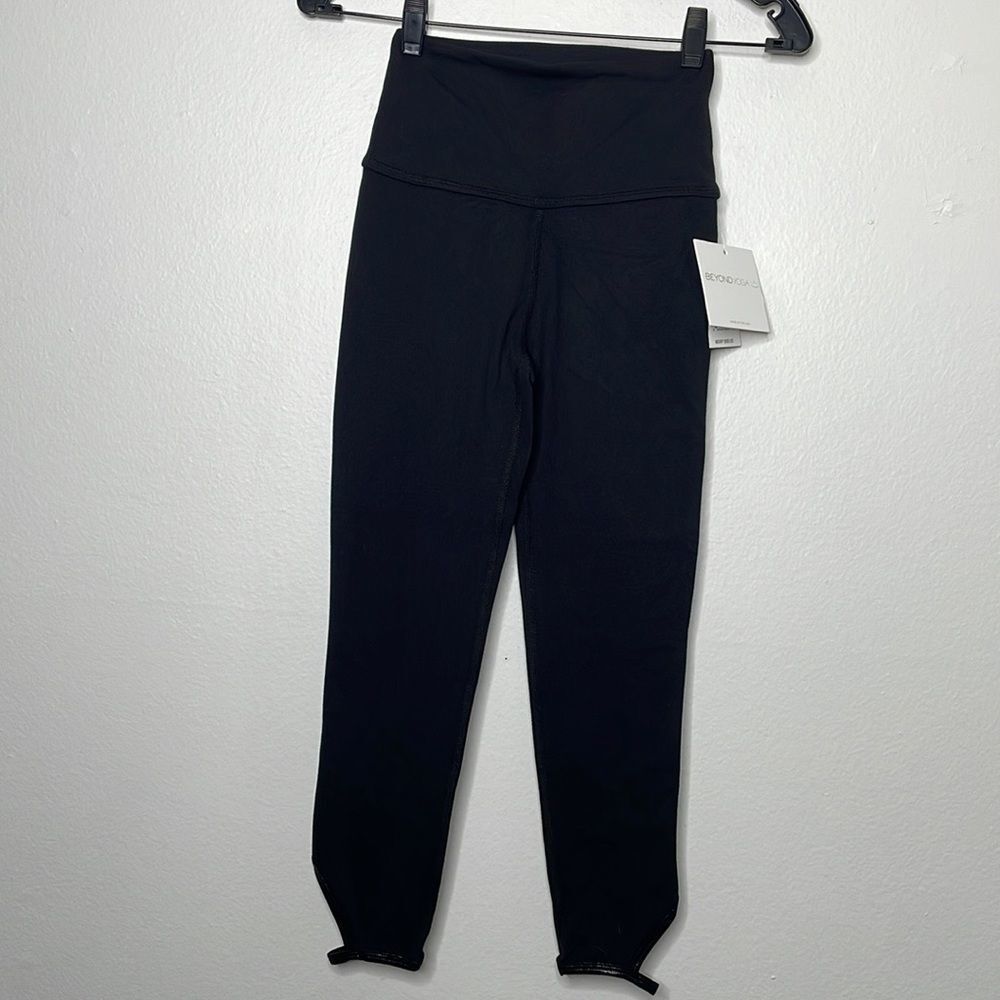 Beyond Yoga Womens Size Small Black Cut Out Ankle Leggings